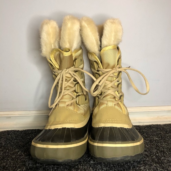 Women’s Winter Boots - Picture 2 of 4